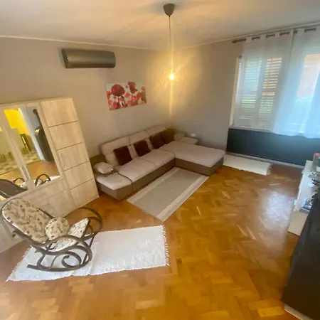 Jol Jarsz Vele Tatil Evi